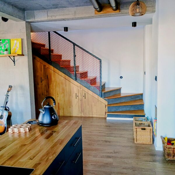 Schodiště z obývacího prostoru