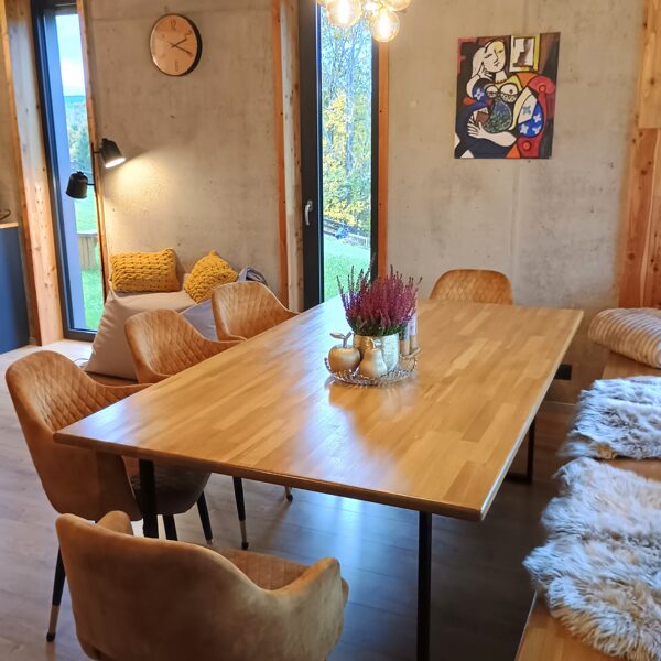 Esstisch am Panoramafenster